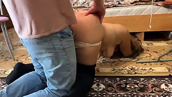 A Stunning Stepmom'S Beautiful Butt Gets Some Anal Action On Her Knees