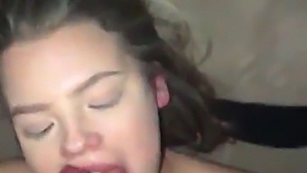 Gorgeous Girlfriend Performs An Incredible Oral Sex Act